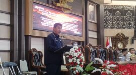Foto: Sekda Kukar, Sunggono saat Tanggapan Fraksi di Sidang Paripurna DPRD Kukar.