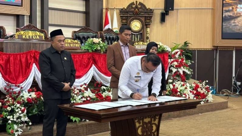 Foto: Penandatanganan persetujuan APBD Perubahan Kukar 2026.