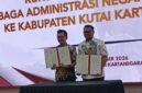 Foto: Perpanjangan MoU LAN RI dengan Bupati Kukar Aulia Rahman Basri.