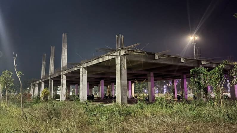 Foto: Bangunan di kawasan pujasera yang di rancang untuk mini mall. (Istimewa)