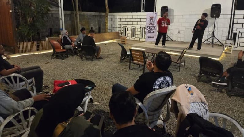 Foto: Pertunjukan rutin yang digelar di Haha Cafe Tenggarong. (Istimewa)
