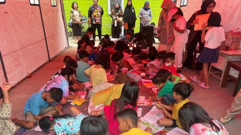 Foto: Dinas Pemberdayaan Perempuan dan Perlindungan Anak (DP3A) Kabupaten Kutai Kartanegara (Kukar) memberikan pendampingan psikososial kepada anak-anak korban kebakaran.