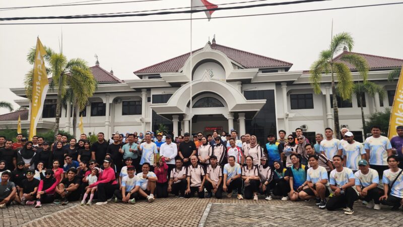 Foto: Foto bersama pada kegiatan Easy Run dan senam bersama Adhyaksa Runners.