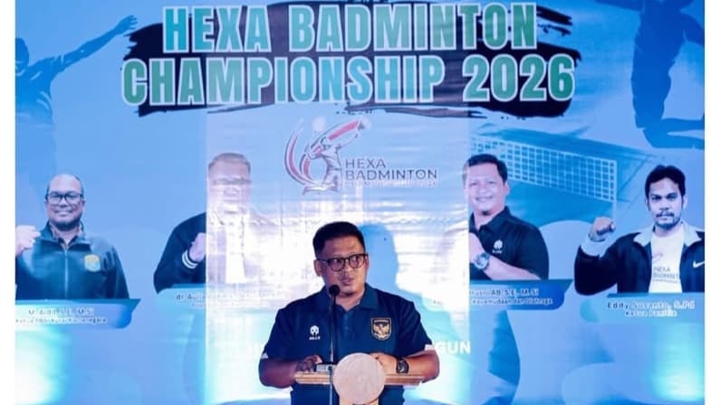 Foto: Kepala Dispora Kukar, Aji Ali Husni saat membuka Hexa Badminton 2026 (Foto: FB Hexa Arena)