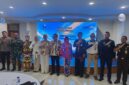 Foto: Momen Foto Bersama Bupati Kukar, Aulia Rahman Basri bersama Pimpinan Cabang Tenggarong Bankaltimtara, Eryuni dan Unsur Forkopimda Kukar.