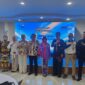 Foto: Momen Foto Bersama Bupati Kukar, Aulia Rahman Basri bersama Pimpinan Cabang Tenggarong Bankaltimtara, Eryuni dan Unsur Forkopimda Kukar.