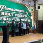 Foto: Momen foto bersama saat pemasangan atribut peserta sertifikasi guru mengaji tahun 2026.