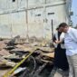 Foto: Bupati Kukar, Aulia Rahman Basri saat meninjau lokasi kebakaran Jalan Kartini, Tenggarong