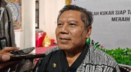 Foto: Plt Kepala Disdukcapil Kukar, Muhamad Iryanto.