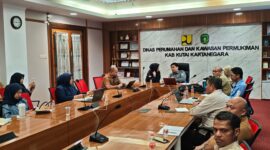Foto: Rapat sosialisasi penggunaan tenaga kerja asing (TKA) bersama sejumlah perusahaan di ruang rapat Kantor Disperkim Kukar.