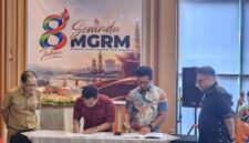 Foto: Penandatanganan MoU MGRM yang disaksikan oleh Bupati Kukar, Aulia Rahman Basri.