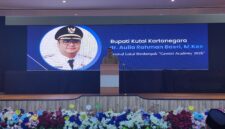 Foto: Bupati Kukar, Aulia Rahman Basri saat memberikan Sambutan sekaligus membuka kegiatan Festival Lokal Gemini Academy Impact Awards 2026.