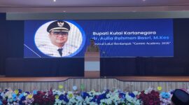 Foto: Bupati Kukar, Aulia Rahman Basri saat memberikan Sambutan sekaligus membuka kegiatan Festival Lokal Gemini Academy Impact Awards 2026.